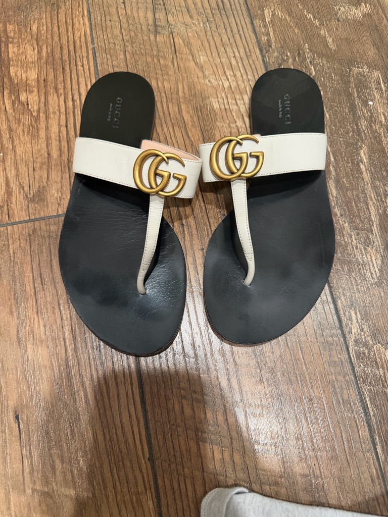 Gucci White And Black Gg Logo Thong Sandals